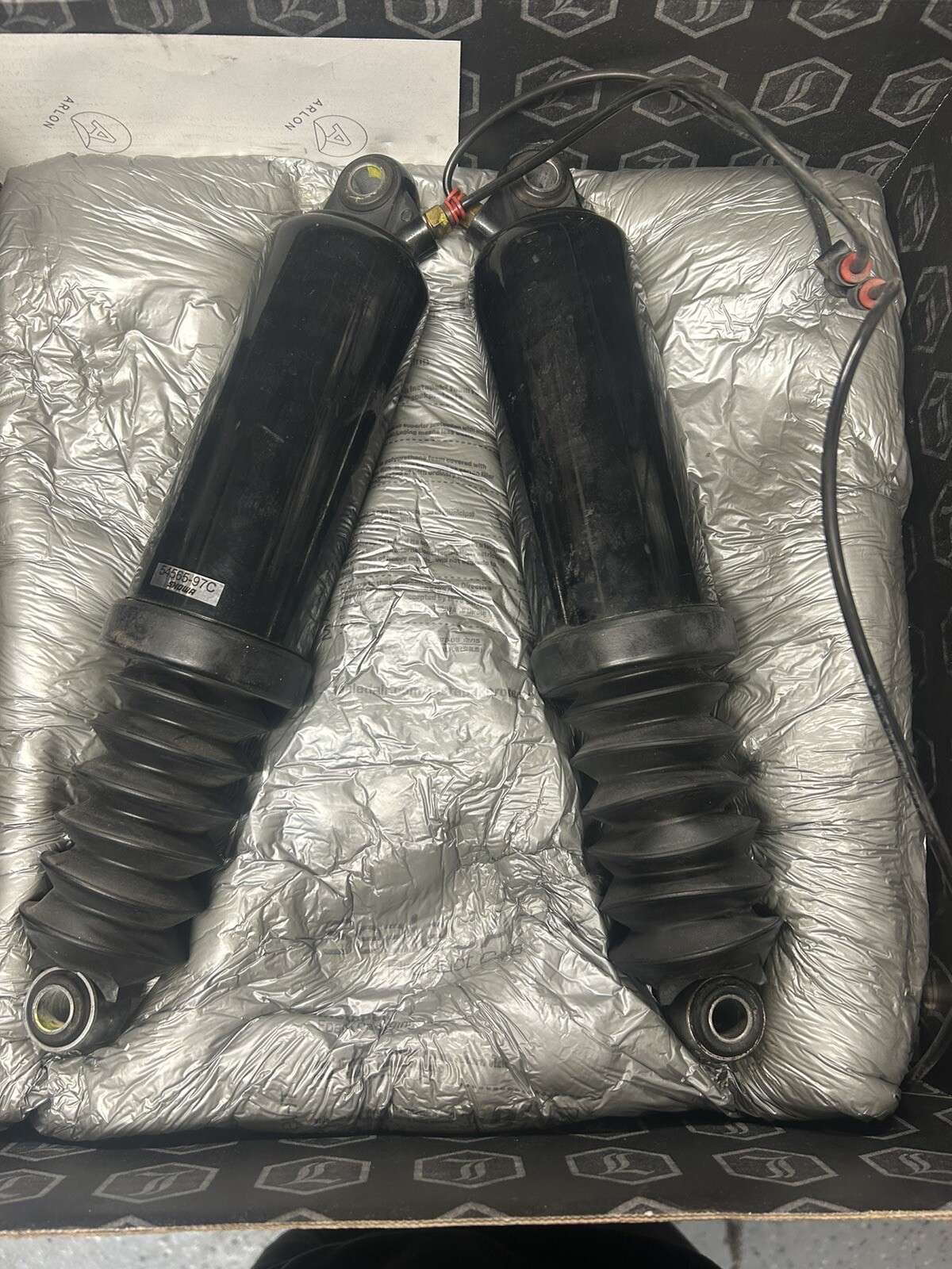 Showa 5456597c Rear Shocks For Harley Davidson Touring eBay