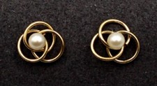 14K Pearl Stud Earrings with Flower Design