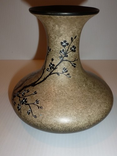 Lovely Art Pottery Vase, Grays and Black, Asian-Theme Flowers - Imagen 3 de 6