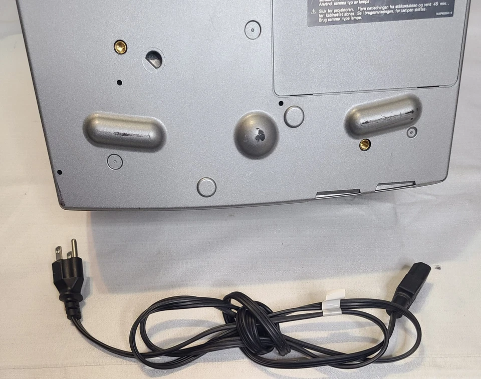 Vintage Sanyo PLV-60HT Multimedia Projector Working - Retired Great Condition  - Image 4 of 4