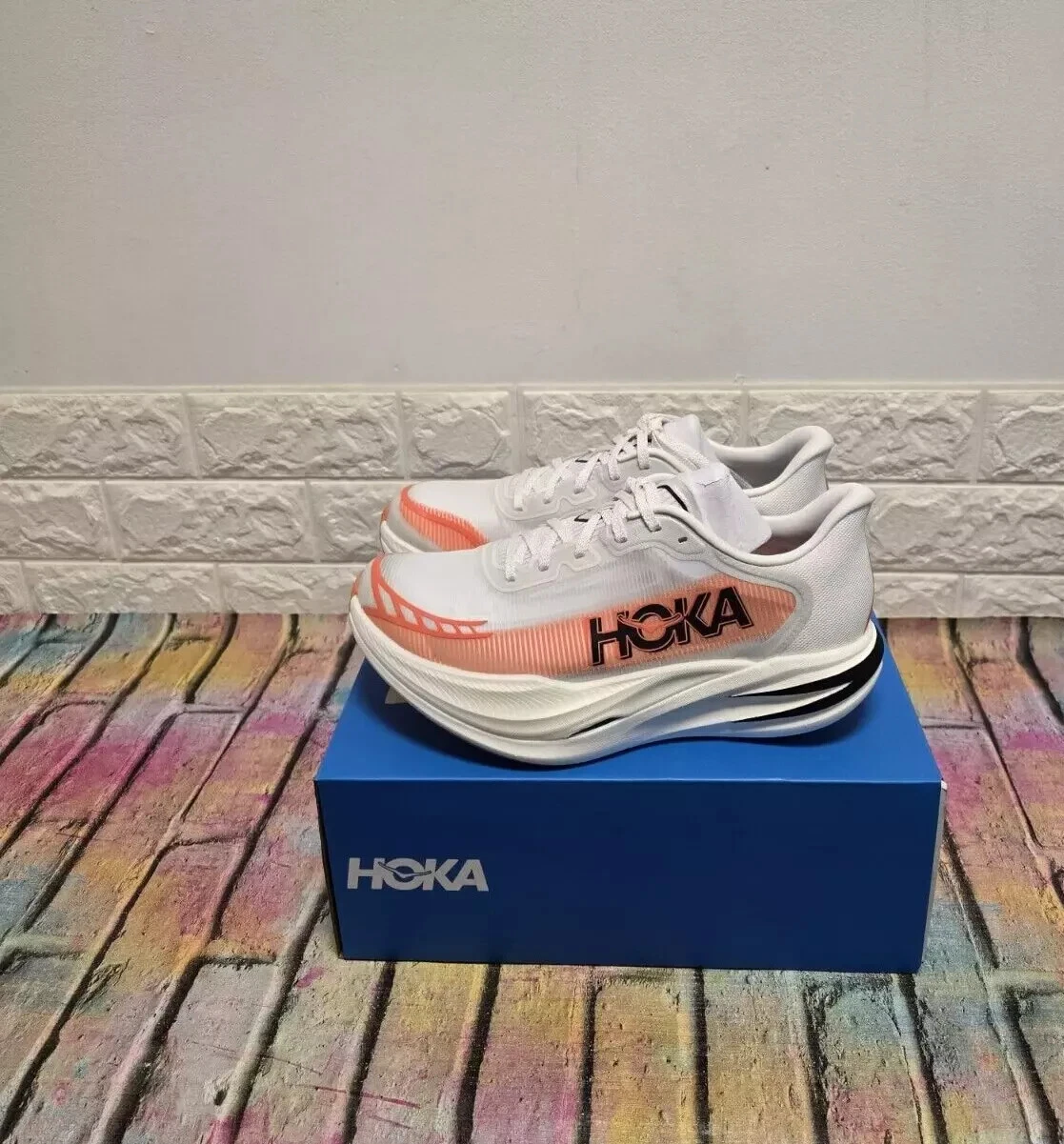 Scarpe da corsa Hoka One One Cielo X1 2.0 da corsa UK 9 unisex prezzo consigliato £ 250 gelo lava