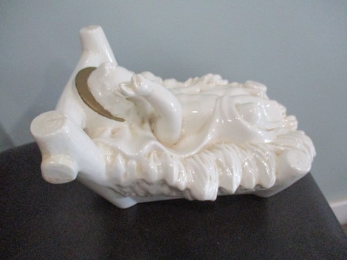 BABY JESUS PORCELAIN CERAMIC IN MANGER CRIB FIGURINE STATUE ATLANTIC MOLD CO. - Picture 4 of 11