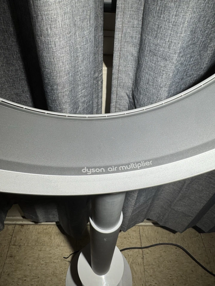 Dyson AM08 Air Multiplier Pedestal Floor Standing Fan with No Remote Controller - Image 3 of 4