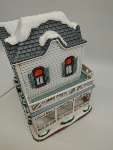 The Brookfield Lefton Colonial Village Christmas House Collectible 1996 - Picture 6 of 11