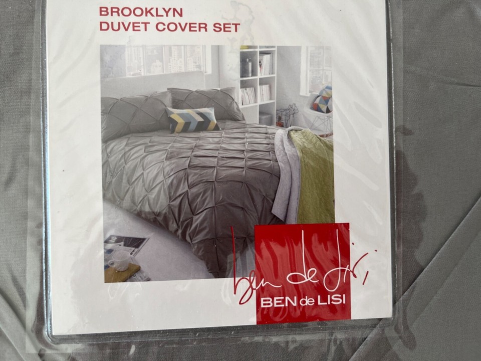 100 DEBENHAMS EGYPTIAN COTTON PERCALE PINTUCK DOUBLE DUVET COVER, GREY