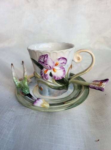 CORNER RUBY Hummingbird Cup And Saucer With Spoon - Picture 2 of 11