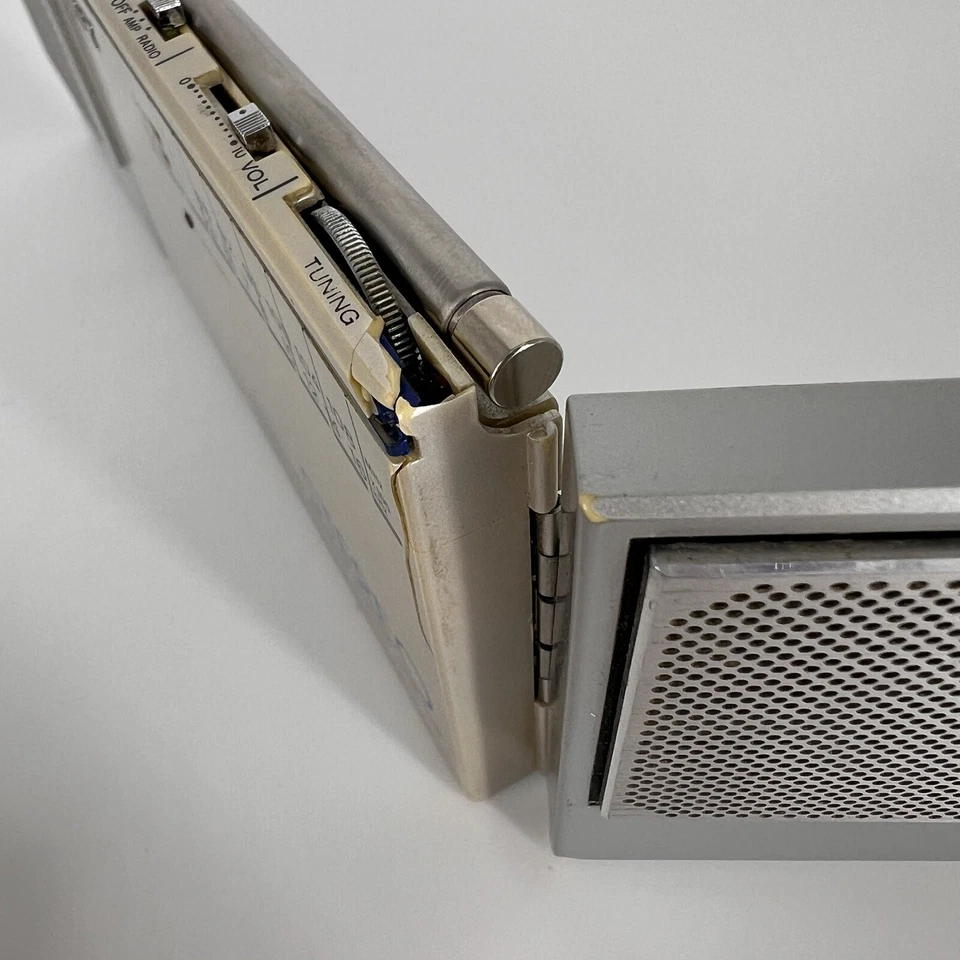 Vintage Sony SRS-F10 Walkman FM Stereo AM Receiver - Image 4 of 4