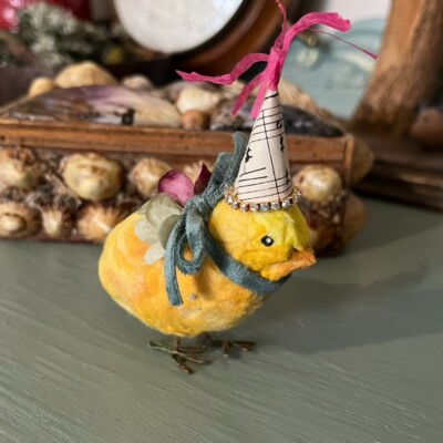 Küken Deko, Osterküken mit Blumen, Vintage Stil gesponnene Baumwolle Ornament