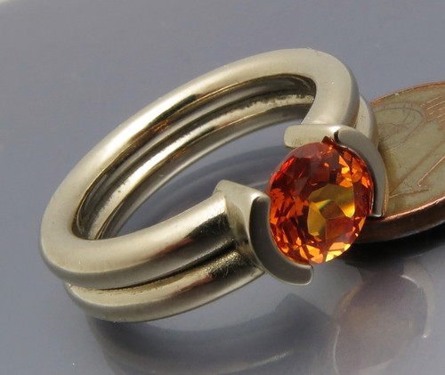 DISEÑO MADURO - ELEGANTE ANILLO TENSOR COLOR - SAFIR SINTÉTICO - ORO BLANCO 585 - Imagen 5 de 8