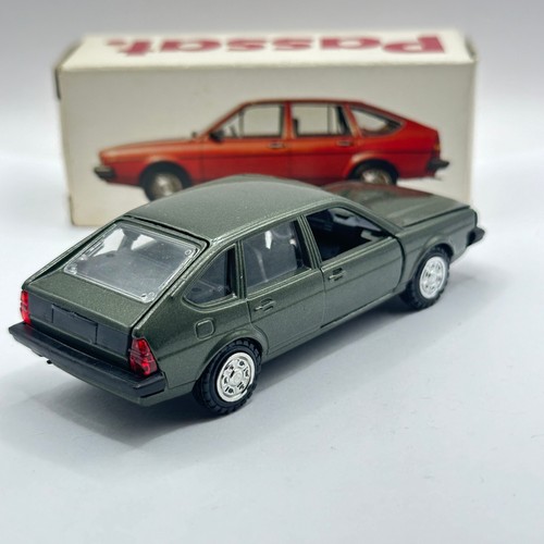 Conrad 1:43 Werbemodell VW Passat GLS 1010 Werbeschachtel dunkelgrün grau - Picture 4 of 8