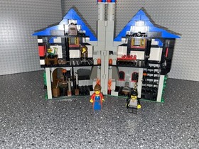 LEGO Castle 3739 Blacksmith Shop . 100 % Complete Set w / very nice minifigs