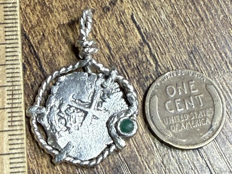Auténtica Moneda Cob Naufragio Plata 1 Real Era Colonial Española en Bisel Esmeralda Foto 4 de 4