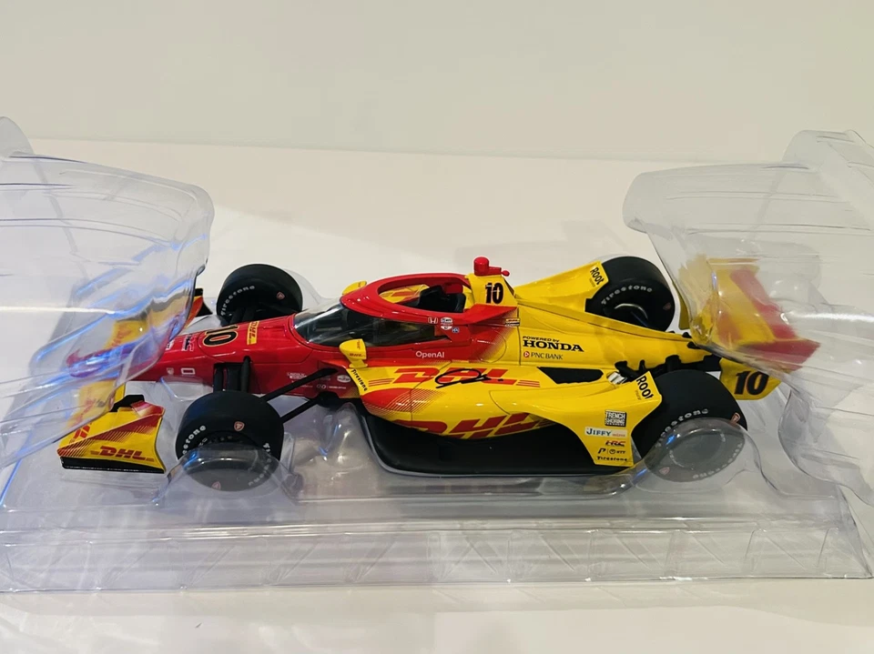 Alex Palou autographed 2025 #10 DHL Honda Indy 500 IndyCar 1/18 IXO Diecast - Image 4 of 4