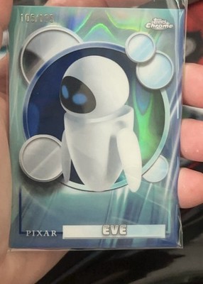 Topps Chrome Disney Pixar WALL-E EVE Serial Numbered 105/125 Trading Card