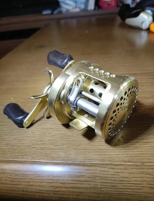 Shimano 00 Calcutta Conquest 200 JDM Baitcasting Reel Used
