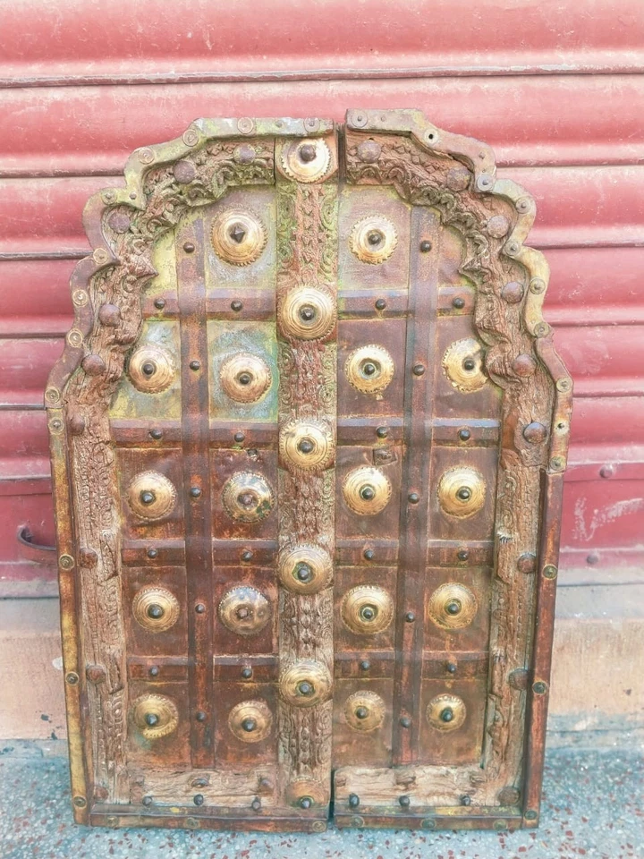 Antiguo panel de pared de puerta de madera de latón tallado a mano vintage Heritage Royal Rajwada Foto 2 de 4