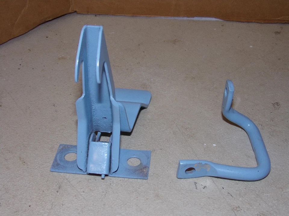 Dodge Coronet 1965 capó pestillo y captura OEM  Foto 2 de 4