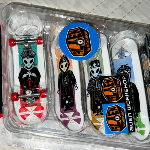 Tech Deck ALIEN WORKSHOP DLX Confezione da 4 Set Skateboard/Fingerboard NUOVO RARO ❤️ - Foto 2 di 8