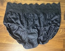 Vtg OLGA BLACK SILKY SECRET HUG M Panties Second Skin Lace Band Silky Side Tag