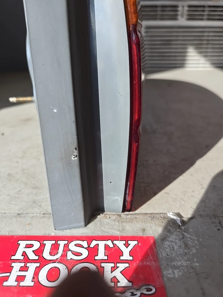 1999 CHEVROLET GEO PRIZM RIGHT PASSENGER  SIDE Tail Light LAMP - Image 3 of 4