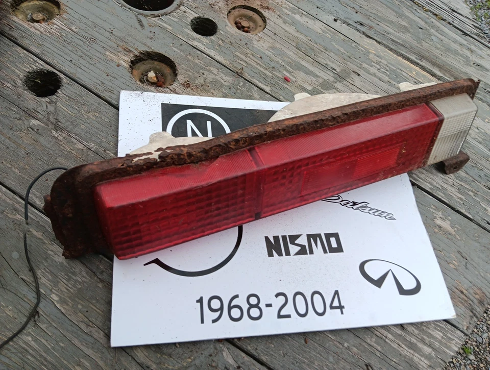 Par de luces traseras para camioneta Datsun 520 521 1968-1972 OEM dañadas Foto 2 de 4