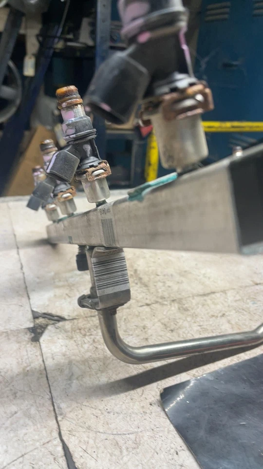 Piezas de inyección de combustible diversas GMC SIERRA 1500 07 08 09 Foto 4 de 4