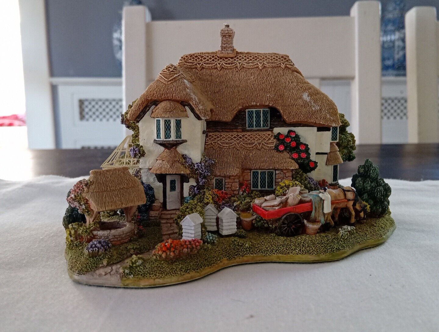 Lilliput Lane - Beekeeper's Cottage Lilliput Lane - Beekeeper's Cottage