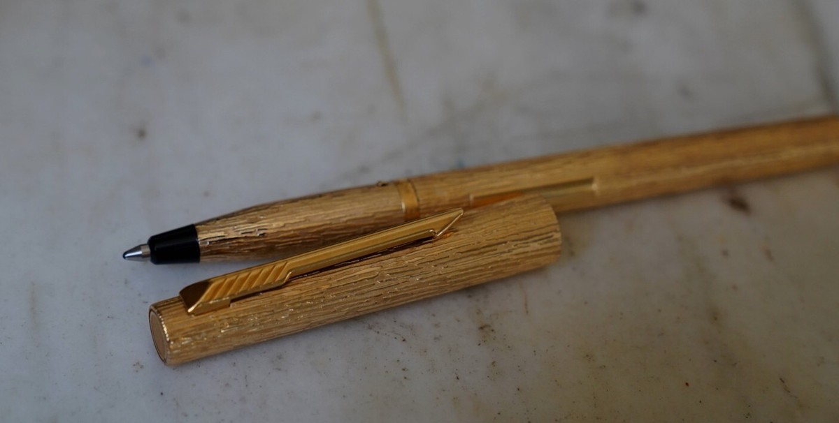 Stylo Roller Parker 105 Plaqué Or Finition écorce (bark Pattern) - Occasion, Prestige