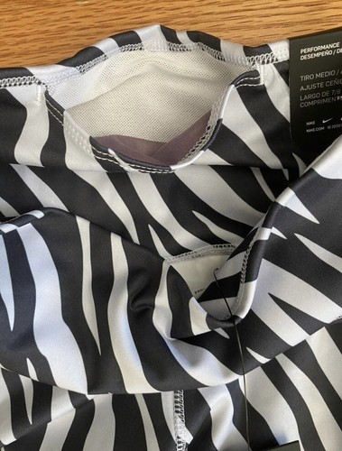 Nike One Icon Clash Leggings Women’s XS Black White 7/8 length Activewear NWT - Picture 4 of 8
