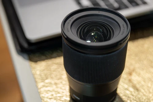 Sigma 16mm F1,4 DC DN Objektiv 67mm Filtergewinde Sony-E Mount - Bild 1 von 4