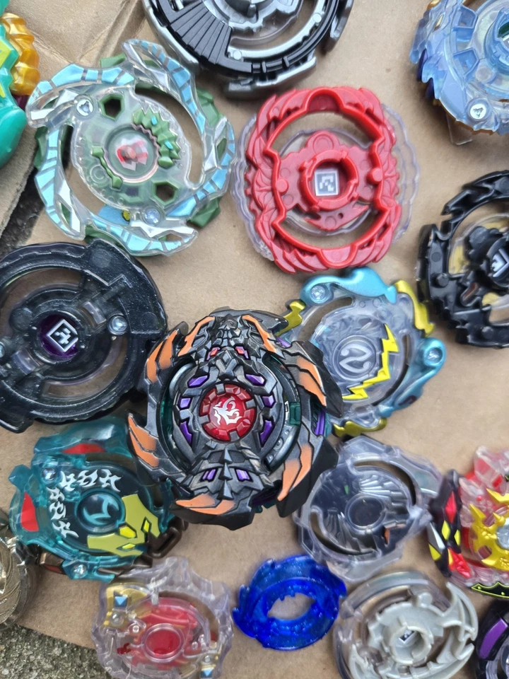 RETRO Enorme Lote Super Raro De Colección Metal Plástico Beyblade Tomy Hasbro Lote Masivo Foto 4 de 4