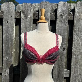 Vintage euro Y2K Pink gray bra with floral details  Made in France  Aubade Paris