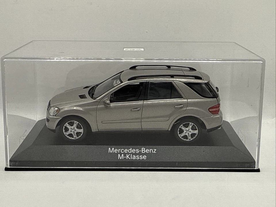 Mercedes ML Type 164 1/43 Minichamps - Photo 3/3