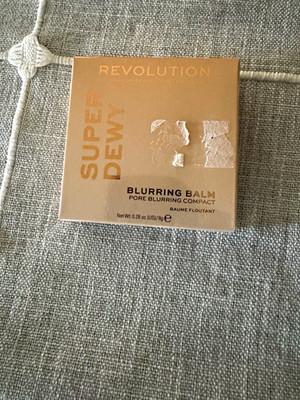 Makeup Revolution Super Dewy Blurring Balm Pore Blurring Compact 0.28 oz