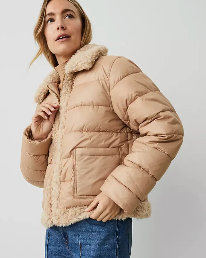 全新 ANN TAYLOR 周末系列 CAFE AU LAIT FAUX FUR TRIM PUFFER 夹克 尺寸 M — 第 2/4 张图片