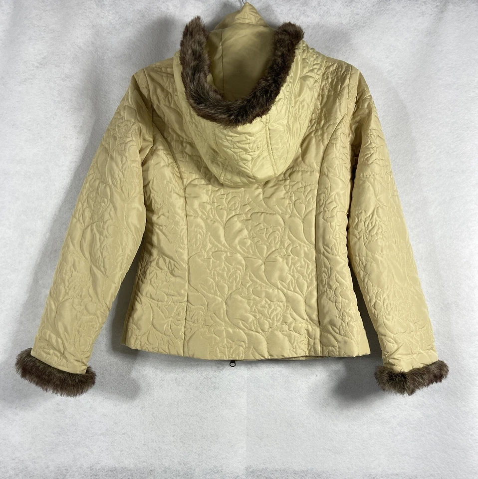 Chaqueta Cabi Mujer Pequeña Lino Amarilla Con Capucha Acolchada Cremallera Completa Mangas Largas Foto 4 de 4