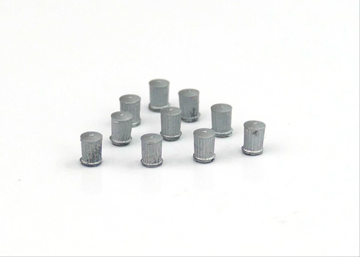Gaugemaster GMKD84 Traditional Dustbins 10pc Model Railway N Gauge Pre-Built