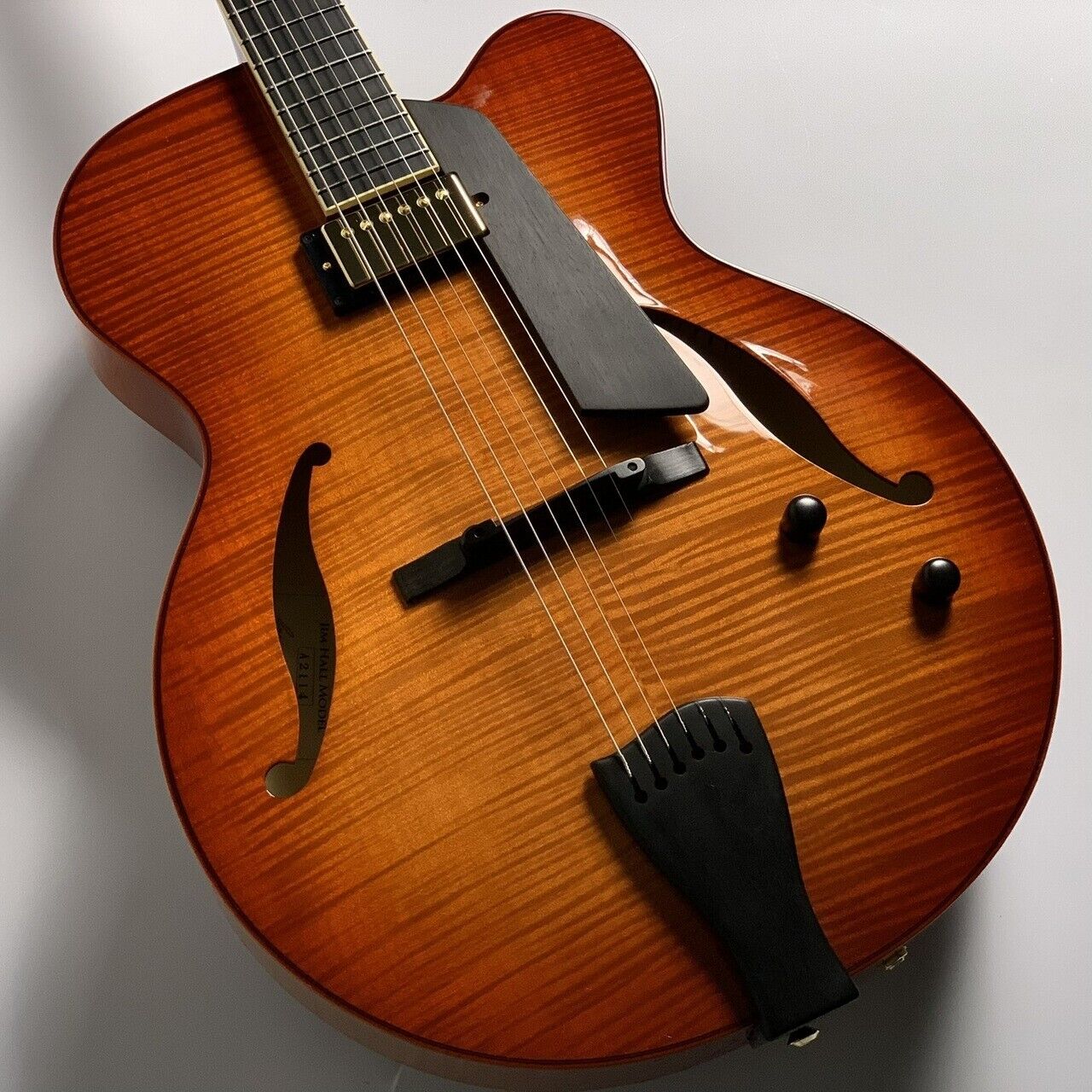 Sadowsky Jim Hall Model Violin Burst full acoustic guitar with hard case