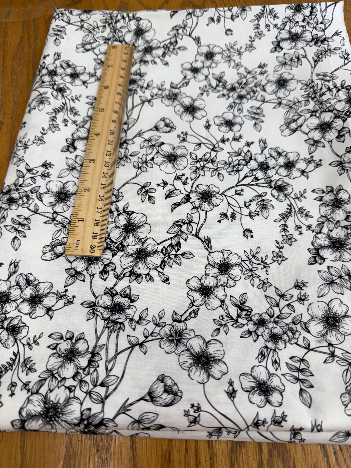 LOVELY BLACK ON WHITE TOSSED FLOWERS LEAVES 1 YD + 6