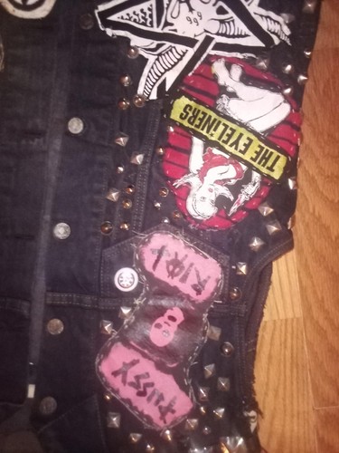 Halloween riot grrrl Punk Rockstar vest Studded patches handsewnEmo alterntive - Picture 2 of 4