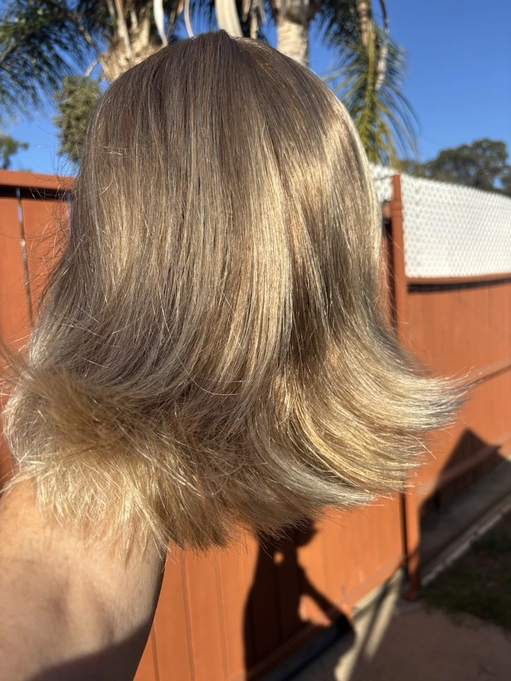 Peluca Jon Renau Longitud Media Sintética Rubia Marrón Bob Encaje Frontal Talla Promedio Foto 3 de 4