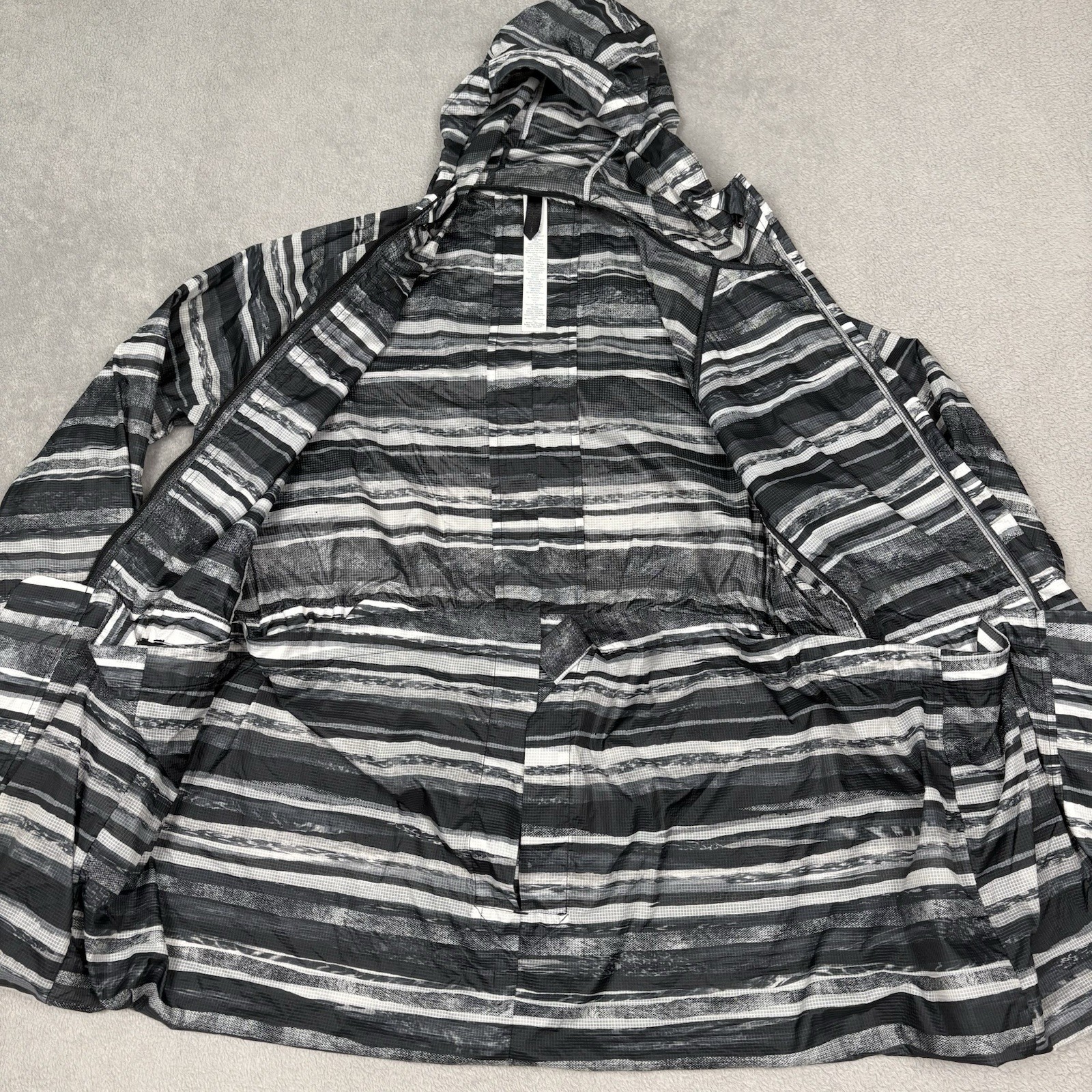 Lululemon Lab Assemblage Shell Rain Jacket Women’… - image 3