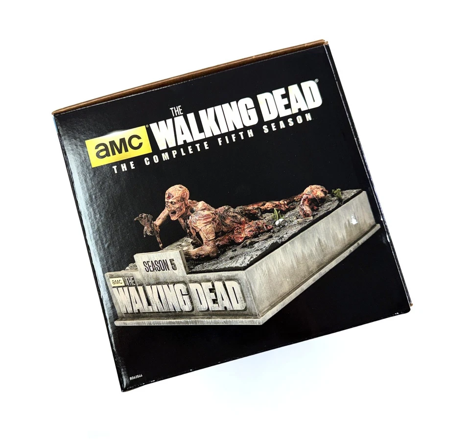 Walking Dead Season 5 Limited Edition Asphalt Walker BluRay Set Brand New RARE!! - Image 4 of 4