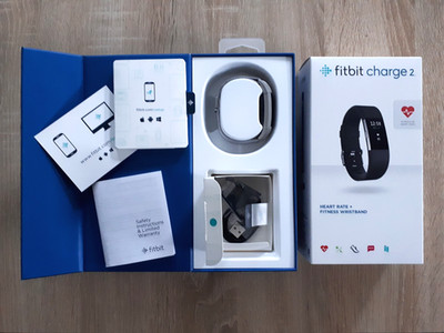 Fitbit Charge 2 mit Milanese-Armband und Ladekabel OVP