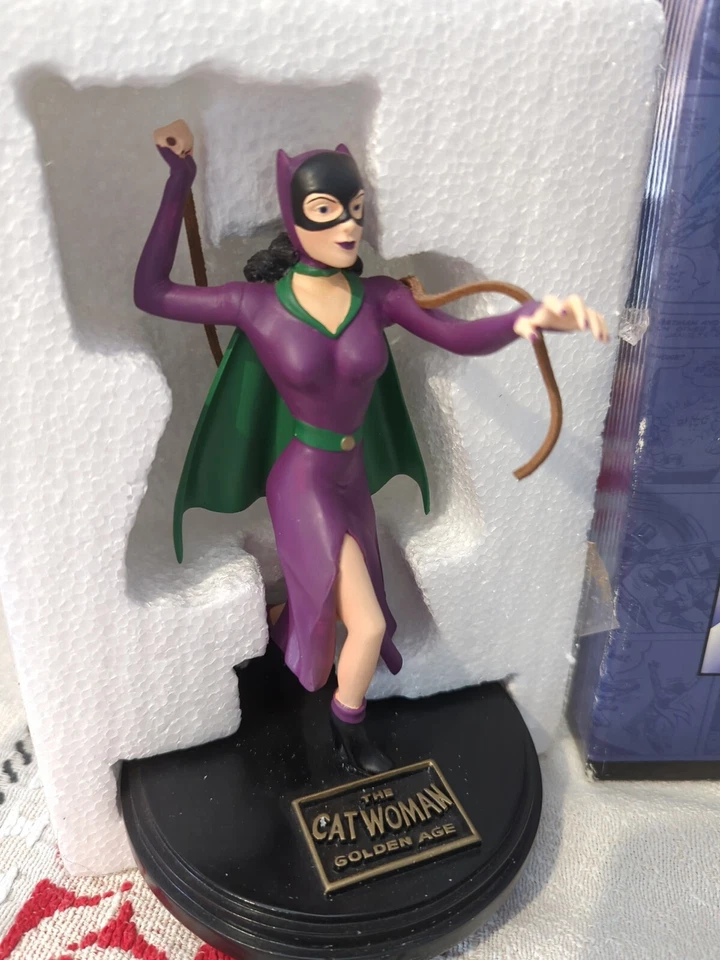 DC COMICS SERIE LA EDAD DE ORO CATWOMAN Foto 2 de 3