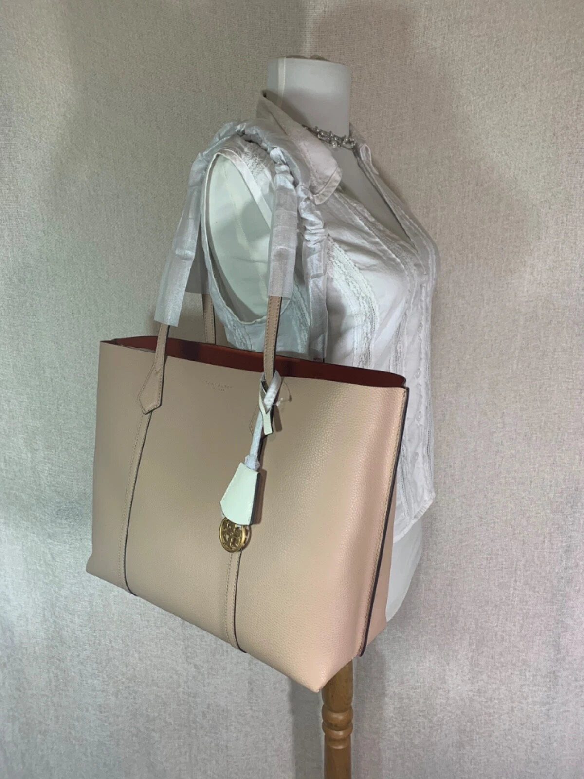 NUOVA borsa a triplo scomparto Tory Burch Devon Sand Perry $348