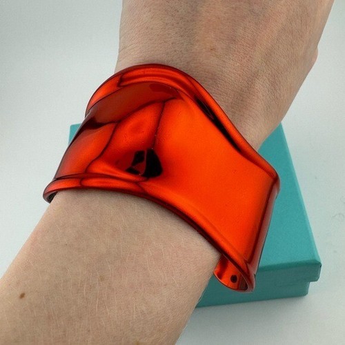 RARE Tiffany & Co. Limited Edition Red Elsa Peretti Bone Cuff, Small Motif - Picture 5 of 9