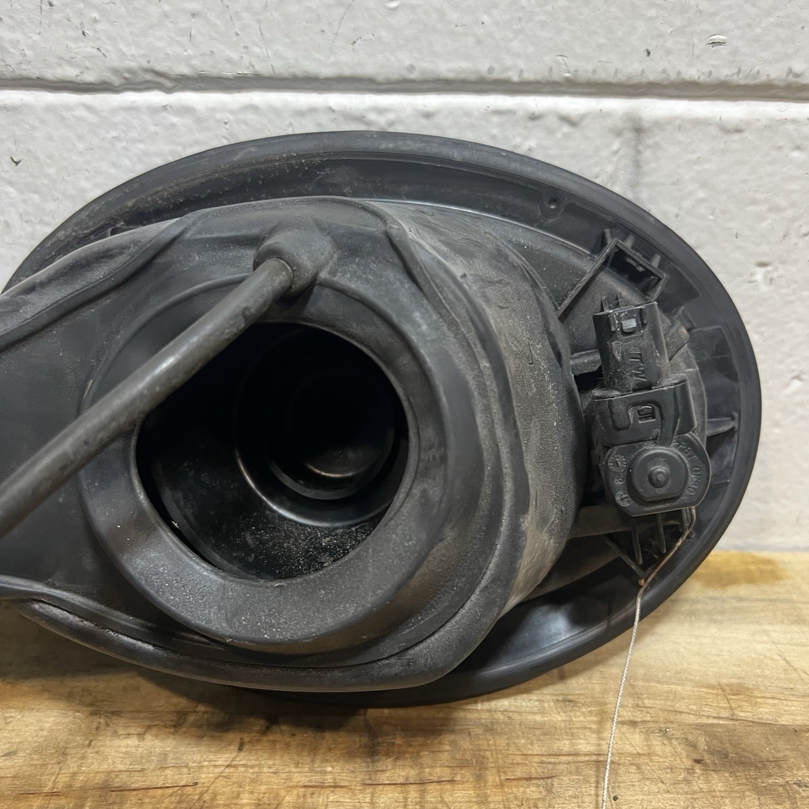 2014-2022 Maserati Ghibli Rear Gas Fuel Tank Door Lid Oem