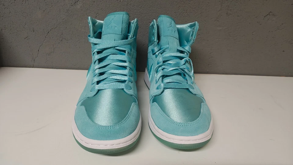 Talla 9.5 - Air Jordan 1 Retro Temporada Alta de Ella: Aqua W Foto 3 de 4