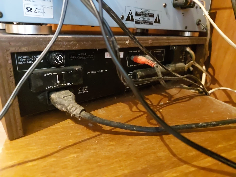 Marlux MT-200 Intergrated Stereo AM/FM Tuner Amplifier Vintage Woodgrain  - Immagine 3 di 4